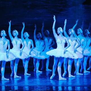 L'incanto di  Čajkovskij al Teatro Alfieri: torna il balletto icona dell'Ottocento