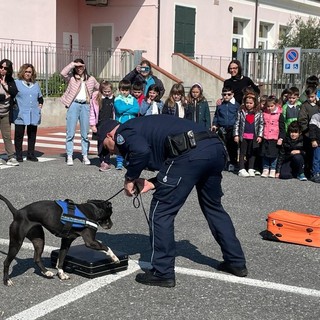 Alcune immagini della 'lezione' tenuta dagli operatori astigiani