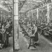 Lavoratrici della Way Assauto, riprese da Umberto Ecclesia nel 1936 Lavoratrici della Way Assauto, riprese da Umberto Ecclesia nel 1936