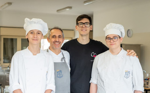 Lorenzo Basilio e Luca Mitev, lo chef Gino Minacapilli e Giacomo Bianco