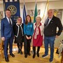 Da sinistra: Luigi Minasso (vicepresidente Rotary Alba), Renata Sacchi, Ilaria Negro, Piera Arata (presidente Rotary Alba), Carmelo Franceschini Da sinistra: Luigi Minasso (vicepresidente Rotary Alba), Renata Sacchi, Ilaria Negro, Piera Arata (presidente Rotary Alba), Carmelo Franceschini
