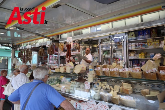 Mercato di Asti, due anime a confronto: tra rinascita e “città piena di rovine”