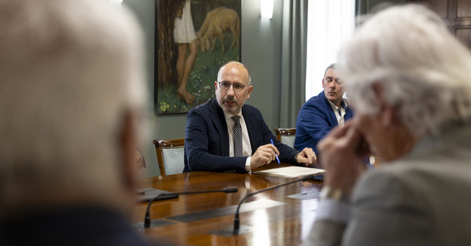 Maurizio Rasero ritratto nell'ambito di un incontro in veste di presidente della Banca di Asti