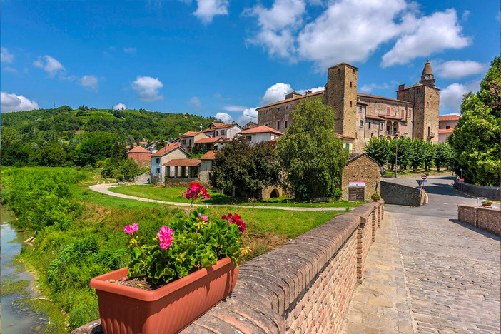 Castello di Monastero Castello di Monastero