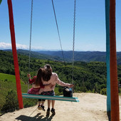 Una poetica immagine (risalente al maggio 2021 e tratta dal profilo facebook della donna) di madre e figlia