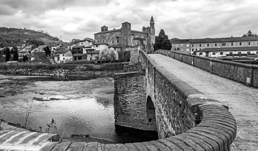 Monastero Bormida, ponte e castello fotografati da Pierluigi Fogliotti per MioAstigiano