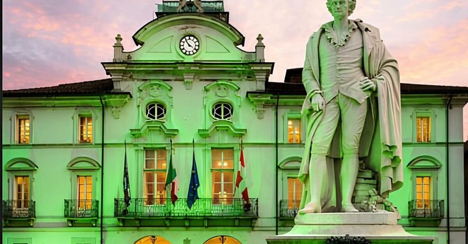 Dai monumenti colorati al banco solidale in piazza Alfieri: Asti si unisce contro la sla