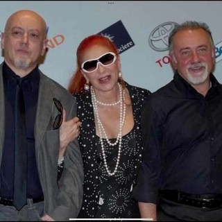 La &quot;pantera di Goro&quot; ritratta con Giorgio Faletti e Enrico Ruggeri (immagine tratta dal gruppo Facebook &quot;Goranti&quot;