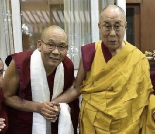 Il Maestro Gyuto Khensur Rinpoche Thupten Tenzin con il Dalai Lama