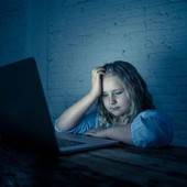 Mondo digitale e minorenni: da Poste italiane un webinar sui rischi della rete