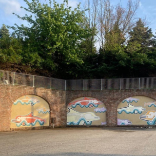 Inaugurato a Camerano Casasco il murales &quot;Il delfino di Camerano&quot;: un ponte tra arte e paleontologia