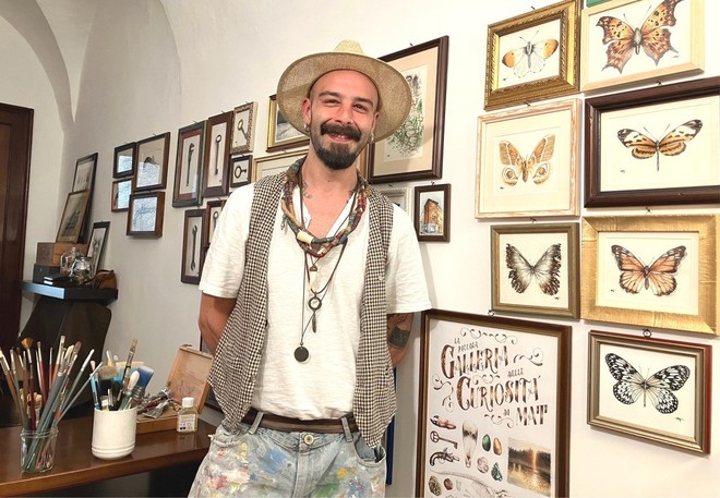 L’idea di Mathew Guiotto: a Costigliole l’ingresso di casa diventa uno spazio artistico L’idea di Mathew Guiotto: a Costigliole l’ingresso di casa diventa uno spazio artistico