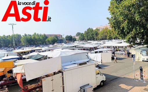Mercato in piazza del Palio