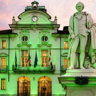 Dai monumenti colorati al banco solidale in piazza Alfieri: Asti si unisce contro la sla