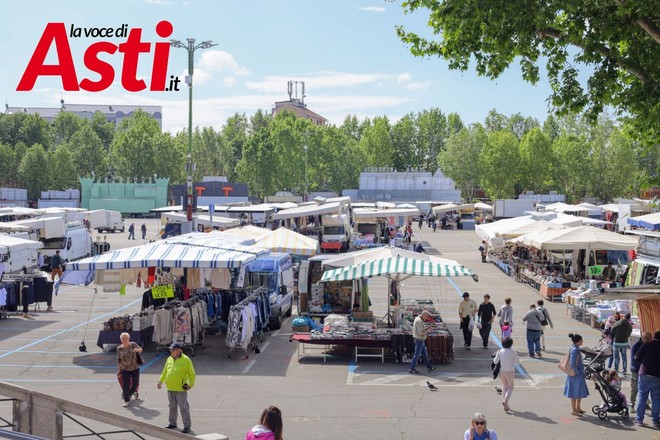 Uno scatto (ph. Merfephoto - Efrem Zanchettin) che documenta le poche presenze al mercato nel giorno della recentissima Carolingia