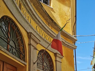 L'ingresso della struttura L'ingresso della struttura