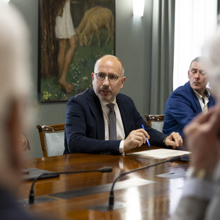 Maurizio Rasero ritratto nell'ambito di un incontro in veste di presidente della Banca di Asti