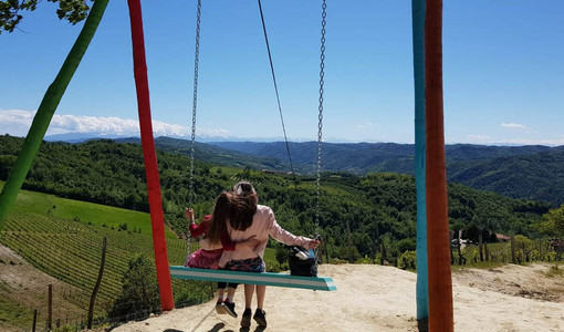 Una poetica immagine (risalente al maggio 2021 e tratta dal profilo facebook della donna) di madre e figlia