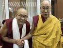 Il Maestro Gyuto Khensur Rinpoche Thupten Tenzin con il Dalai Lama