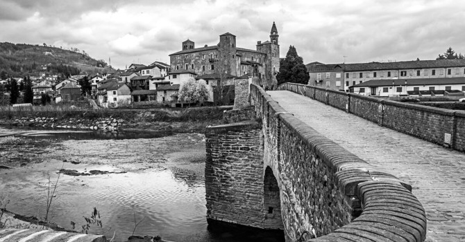 Monastero Bormida, ponte e castello fotografati da Pierluigi Fogliotti per MioAstigiano
