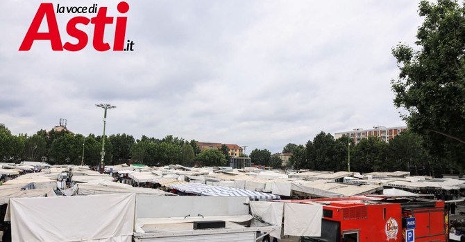 Mercato di piazza Campo del Palio: tre domeniche prenatalizie per gli ambulanti Mercato di piazza Campo del Palio: tre domeniche prenatalizie per gli ambulanti