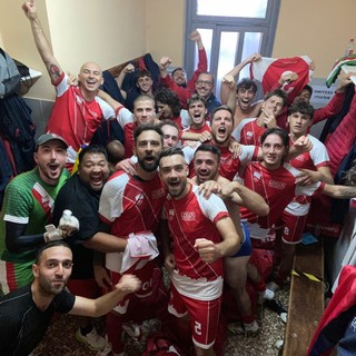 L'esultanza del team dopo la vittoria in esterna