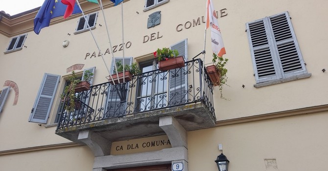 Il Municipio di Castagnole delle Lanze Il Municipio di Castagnole delle Lanze