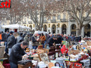 Il mercatino dell'antiquariato in piazza Alfieri Il mercatino dell'antiquariato in piazza Alfieri