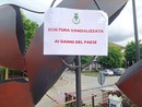Il cartello voluto dall'Amministrazione comunale dopo gli atti vandalici