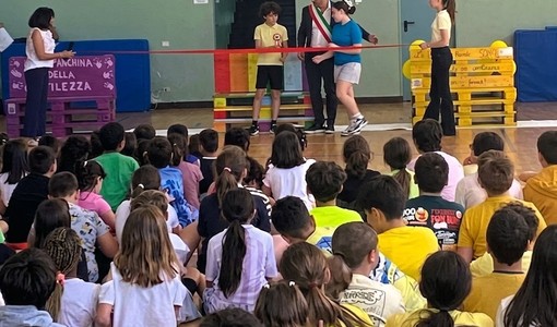 I colori del senso civico a Montechiaro d'Asti: inaugurate le panchine dei ragazzi I colori del senso civico a Montechiaro d'Asti: inaugurate le panchine dei ragazzi