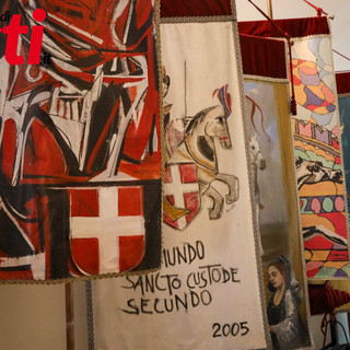 Alcuni drappi delle scorse edizioni, esposti in una mostra dedicata al Maestro Antonio Guarene (ph. Merfephoto - Efrem Zanchettin)