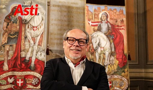 Il maestro Marco Aru con i Palii 2026