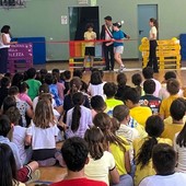 I colori del senso civico a Montechiaro d'Asti: inaugurate le panchine dei ragazzi I colori del senso civico a Montechiaro d'Asti: inaugurate le panchine dei ragazzi
