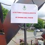 Il cartello voluto dall'Amministrazione comunale dopo gli atti vandalici