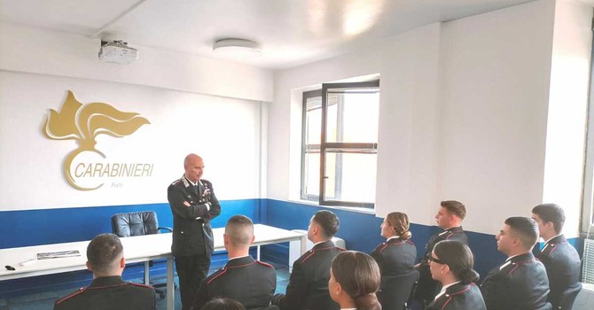 Il colonnello Di Niso con i nuovi arrivi al Comando provinciale dell'Arma