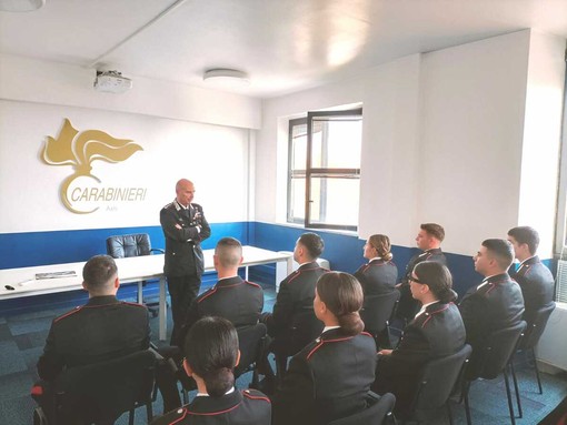 Il colonnello Di Niso con i nuovi arrivi al Comando provinciale dell'Arma