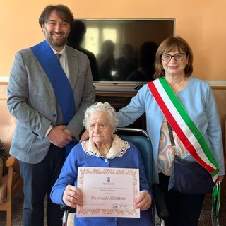 La signora Pastorino con il vicepresidente Simone Nosenzo e la sindaca di Mombaruzzo Carla Scarrone