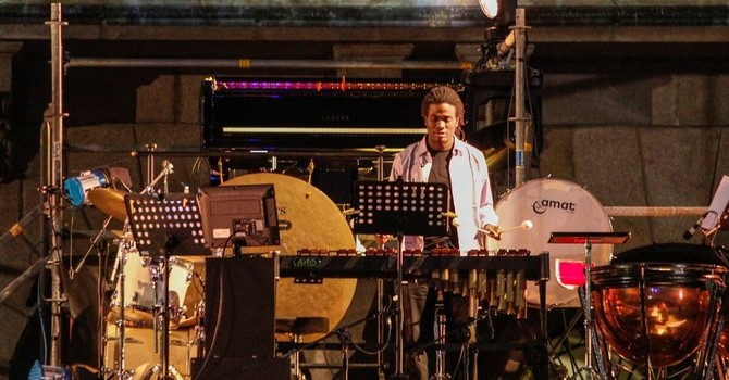 Naudy Carbone durante un concerto (Pagina Facebook)