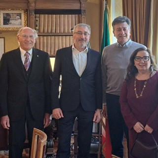 I neo Maestri del Lavoro con il prefetto Claudio Ventrice (in maglione grigio)
