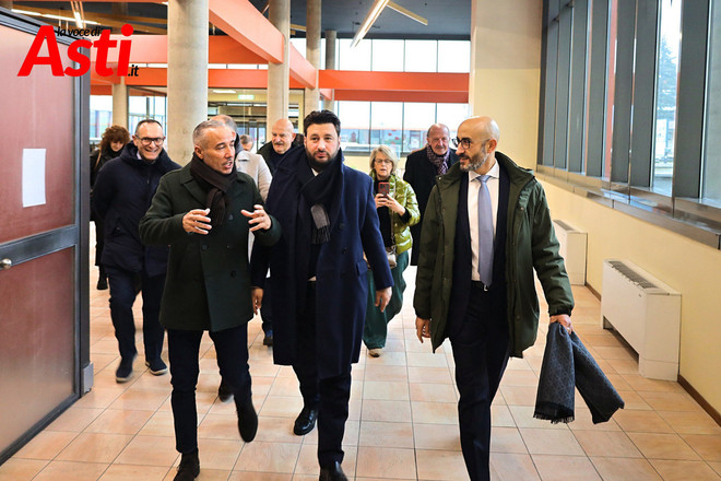 L'assessore Riboldi con il dg dell'Asl At Gorgoni durante l'open day