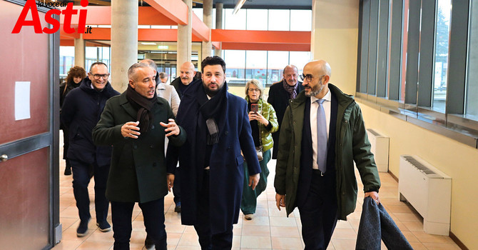 L'assessore Riboldi con il dg dell'Asl At Gorgoni durante l'open day