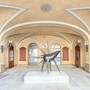 L'opera di Luigi Mainolfi nell'androne di Palazzo di Città ad Asti L'opera di Luigi Mainolfi nell'androne di Palazzo di Città ad Asti