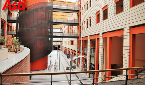 Tragedia all'ospedale Cardinal Massaia: uomo muore precipitando dal terzo piano Tragedia all'ospedale Cardinal Massaia: uomo muore precipitando dal terzo piano