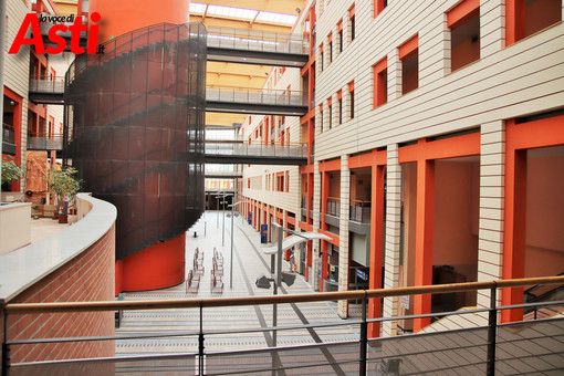 Tragedia all'ospedale Cardinal Massaia: uomo muore precipitando dal terzo piano Tragedia all'ospedale Cardinal Massaia: uomo muore precipitando dal terzo piano