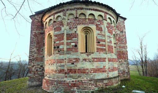 La pieve di San Lorenzo, a Tigliole, uno dei tesori architettonici visitabili nell'ambito delle aperture inerenti la "Rete romanica di collina"