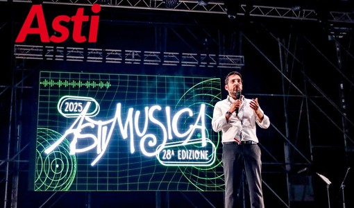 L'assessore Candelaresi sul palco di Asti Musica