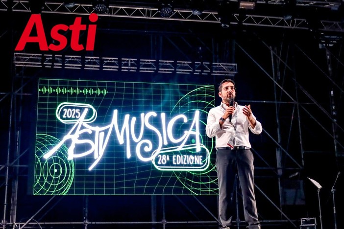 L'assessore Candelaresi sul palco di Asti Musica