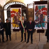 Il sindaco Maurizio Rasero e l'assessore Riccardo Origlia con i due sendalli