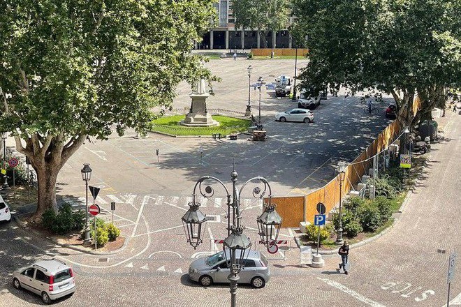 Piazza Alfieri si allestisce per Asti Musica (archivio)