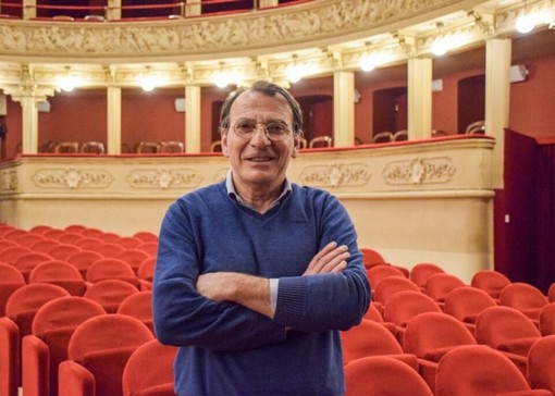 Porro ritratto in una foto d'archivio scattata al Teatro Alfieri